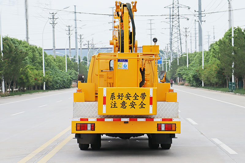 江铃13.5米单排蓝牌高空作业车