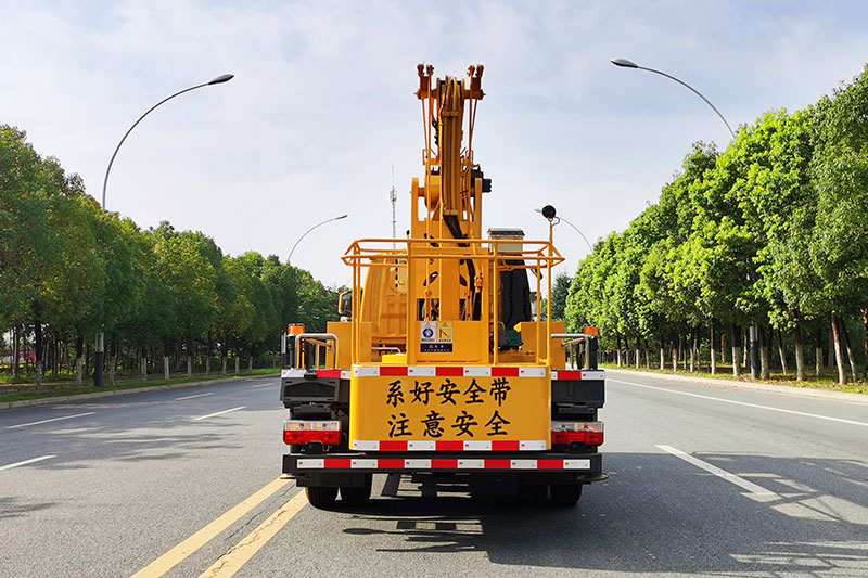 东风13.5米蓝牌高空作业车