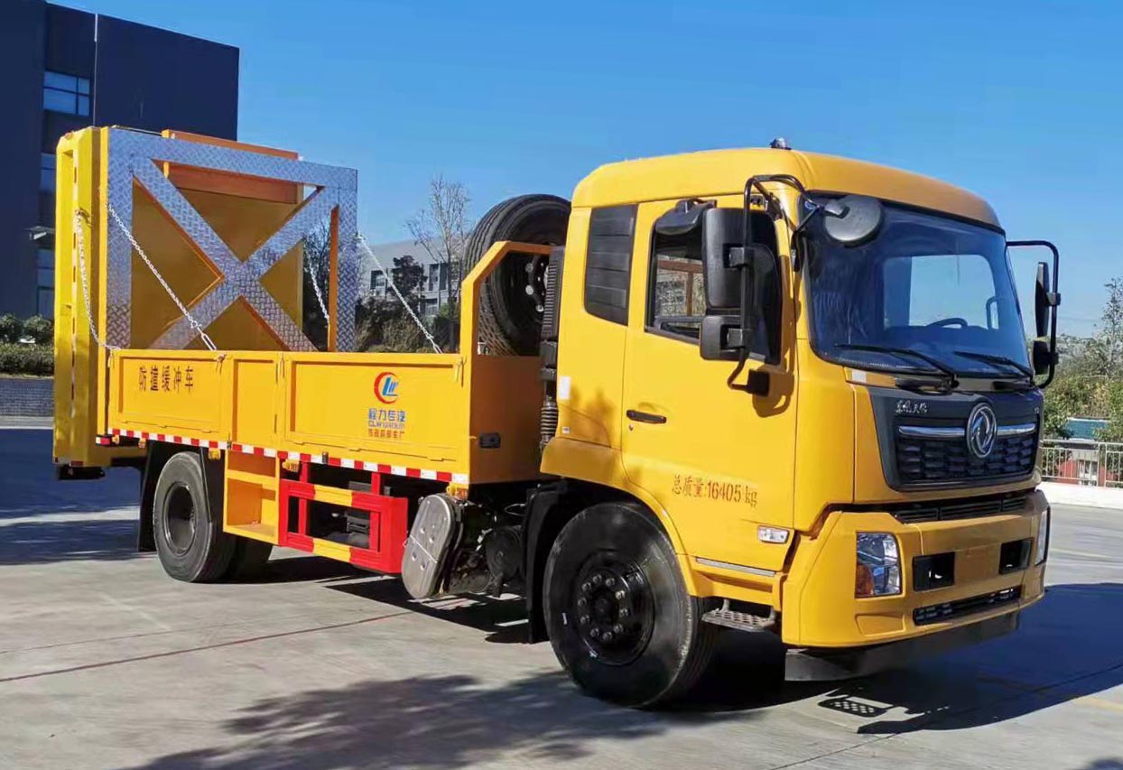 程力威牌CLW5160TFZD6型防撞缓冲车